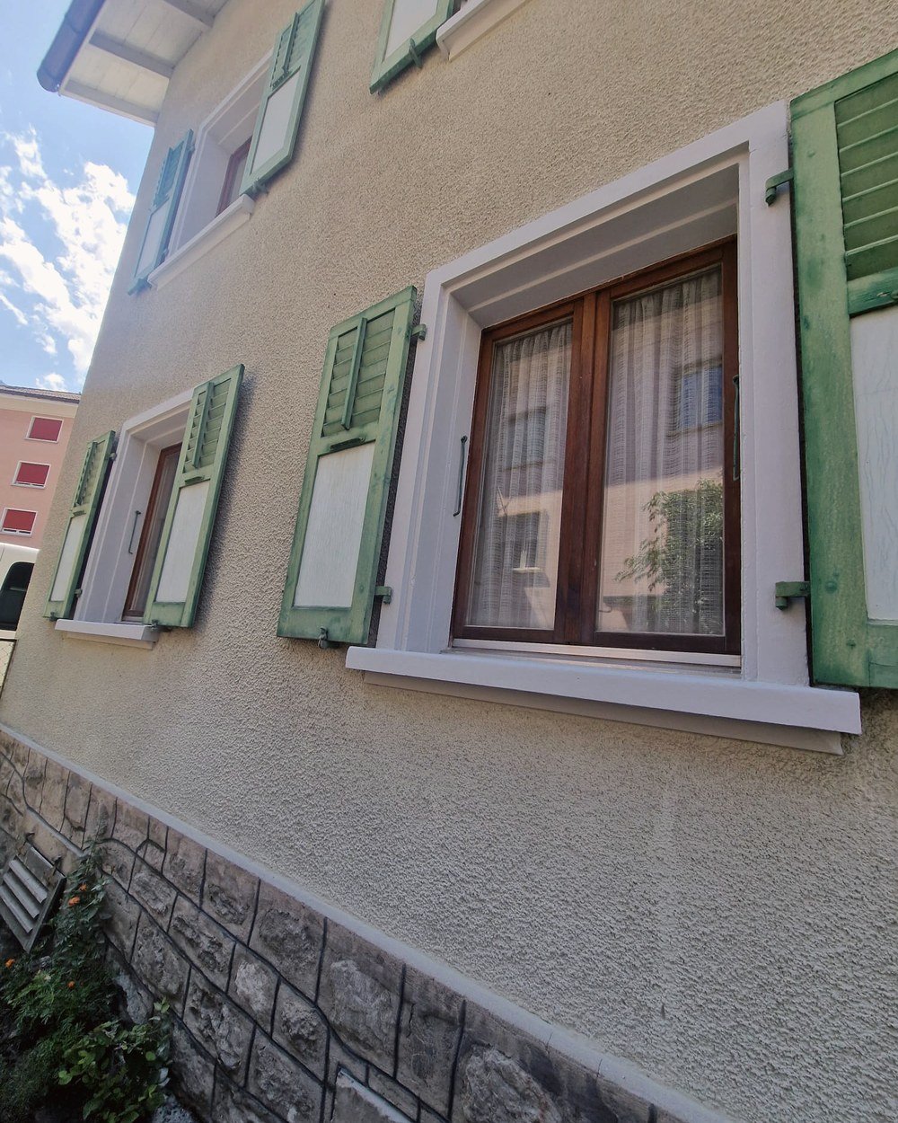 Fensterläden nach Malerarbeiten